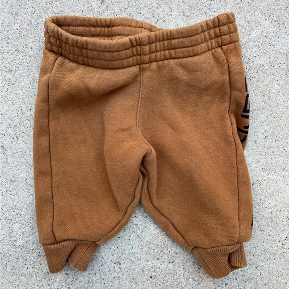 Baby Carhartt Joggers Beige Spell-Out 6 Months Sweats Tapered Workwear Outdoors - Picture 2 of 9